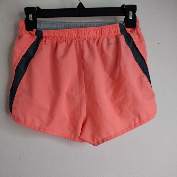 Women's DRI-fit Nike shorts - Picture 2 of 4